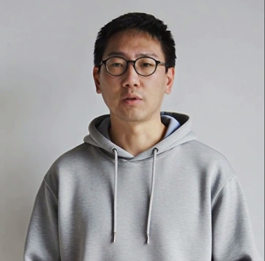 日本投資のグラフとLINEアイコン